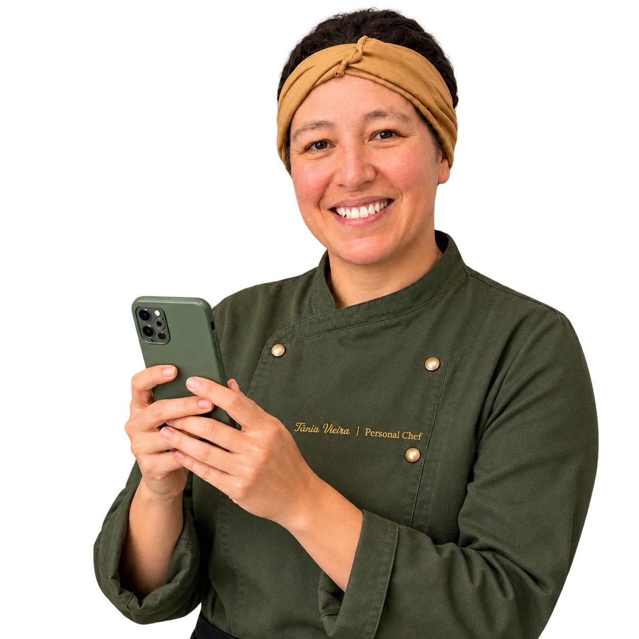 tania vieira personal chef em sao paulo segurando o cel falando no whatsapp